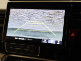 バックカメラが装備されており、後方の安全確認はもちろんのこと狭い場所での駐車や雨の日・夜間など視界の悪いコンディションでのストレスの軽減にもなります!