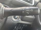 【 オートライト 】オートライトなのでライトの点け忘れを気にすることなく運転が出来ます。