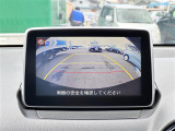 【バックモニター】後ろのカメラの映像をモニターに映し出すことができます!後方の見えない死角や、障害物との距離感をしっかり確認することができます!駐車が苦手な方におすすめです。