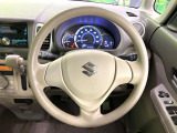 インテリアに合わせたデザインのステアリングは、運転される方のことも考え、運転しやすい形状、大きさです。是非一度、実際に触ってお確かめください。