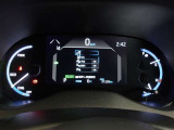 とっても見やすいメーターです。夜間時はラグジュアリーな気分にさせてくれる照明が魅力ですので、夜のドライブも楽しみになりますよ♪