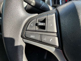 お手元での操作でボリュームやラジオの操作ができる安心のステアリングスイッチ付きとなっております。
