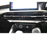 空調関連操作スイッチを中央に操作性もよく、USBポートType A/C、ワイヤレスチャージングパッドも標準搭載です。