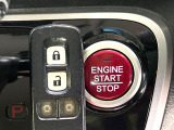 【Hondaスマートキー】カバンやポケットに入れたままでもドアの施錠・解錠が可能なスマートキーを装備。エンジンのオン・オフ時もカギを取り出す必要が無いからとっても便利です♪