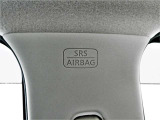 【SRSカーテンエアバッグ】車両側面から強い衝撃を受けたとき、衝撃を受けた側のSRSカーテンエアバッグが瞬時に膨らみ、乗員の主に頭部にかかる衝撃を緩和するシステムです☆
