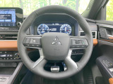 【純正革巻きステアリング】上質な革を使用することで、手にしっかり馴染みとても運転しやすいハンドルです♪