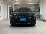 ドイツ車はフロントマスクに特徴がございます。 精悍なマスクは一目でGOLF8と分かるデザインです。