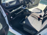 助手席も足元が広く、リラックスしてドライブが出来ます!