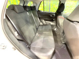 後部座席も気になるようなキズ・汚れやへたり等、大きなダメージはなく、良好な状態です。