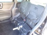 ◆チップアップ&ダイブダウン機構付【ULTR SEAT】は後席座面を左右分割で跳ね上げることができます。トランクで積載できない背の高い荷物をラクラク収納できます。ホンダ車ならではの人気装備です。