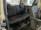 3列目もしっかり座れる、シートも綺麗な状態です!