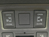 【両側パワースライドドア】スマートキーや運転席のスイッチで後席両側スライドドアの開閉が可能♪電動だから力を入れてドアを開ける必要が無く、小さなお子様でも簡単に開け閉めでき快適です♪