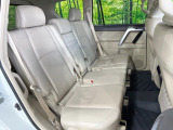後部座席も気になるようなキズ・汚れやへたり等、大きなダメージはなく、良好な状態です。