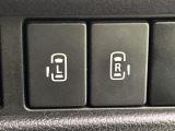 【両側パワースライドドア】スマートキーや運転席のスイッチで後席両側スライドドアの開閉が可能♪電動だから力を入れてドアを開ける必要が無く、小さなお子様でも簡単に開け閉めでき快適です♪
