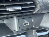 フロントにUSB充電ポート装備!