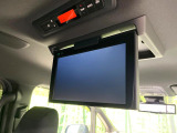 【12型フリップダウン】大画面モニターで後席でもエンタメをお楽しみいただけます。家族や友人とお出かけする機会が多い方に大人気です♪