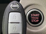【インテリジェントキー】カバンやポケットに入れたままでもドアの施錠・解錠が可能なスマートキーを装備。エンジンのオン・オフ時もカギを取り出す必要が無いからとっても便利です♪
