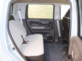 2列目シートも足元はゆったりしており快適にお座り頂けます!チャイルドシートの取り付けにも対応しており、後部座席にお乗りの方も楽しく広々と使用できます!!