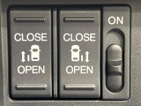 【両側パワースライドドア】スマートキーや運転席のスイッチで後席両側スライドドアの開閉が可能♪電動だから力を入れてドアを開ける必要が無く、小さなお子様でも簡単に開け閉めでき快適です♪