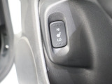 シートヒーター装備付き車!!座席に埋め込まれた電熱線によりシートを暖めることが出来る装備で、温められたシートは、寒い冬には最適です!!