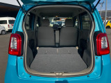 リア席を倒せば広々とした空間の出来上がり、荷物がたくさん載せられますよ。