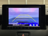 バックでの車庫入れも安心です! リアカメラが付いているバックモニター付のナビを装備しております。操作線もついており距離感も画面から確認できます。