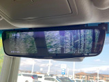 【デジタルインナーミラー】後席の大きな荷物や同乗者で後方が確認しづらい時でも安心!カメラが撮影した車両後方の映像をルームミラー内に表示。クリアな視界で状況の確認が可能です!