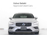 簡潔なラインと明確な意図をもって形作られたV60の外観は、伝統的なスカンジナビアンデザインそのものです。躍動感に溢れ優雅な雰囲気を持ち、細部に至るまで気を配られたその姿には確かな自信が映し出されます。