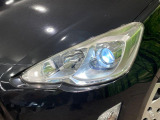 【HIDヘッドライト】非常に明るく前方を照らしてくれるので、悪天候や夜間の走行時も視界良好で安心してお乗りいただけます。