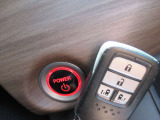 スマートキー装備車です☆ポケットに鍵を入れたままでも開閉ができます☆☆ホンダオートディーラーホンダ専門店♪TEL06-6744-2222☆