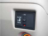 ◆片側電動スライドドア◆狭い駐車場でも乗り降りが楽々♪お子様が隣の車にドアを当ててしまう心配もございません!小さなお子様連れの方もこれで安心。