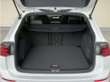 ■リアシートを倒せば、広いラゲージスペースが確保できますので、荷物の多い時は便利です!