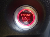 自然に手が届き、操作性の良い赤いボタンでエンジンスタート!!