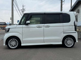 人気の軽自動車N-BOXカスタム入荷しました!室内ひろびろ・走りもキビキビ・燃費も良いからお財布にやさしい。ホンダN-BOXを選んで下さい!