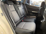 後部座席も気になるようなキズ・汚れやへたり等、大きなダメージはなく、良好な状態です。