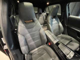 車両は屋内展示しておりますので天候に関係なくごゆっくりコンディションご確認頂けます。車両を倉庫へ保管している場合が御座いますのでご来店前に在庫確認頂けると幸いです。TEL072-784-8800