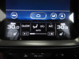 オートエアコンタイプなので細かい操作なしで快適温度に調整してくれます。シートヒーター付きで、冷えた車内でもスイッチを押せば数秒でシートがあたたかくなります。