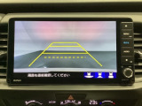バックでの車庫入れも安心です! リアカメラが付いているバックモニター付のナビを装備しております。操作線もついており距離感も画面から確認できます。