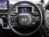 ハンドル左側にはオーディオ操作が出来るオーディオリモートコントロールスイッチ、右側にはHonda SENSINGとオートクルーズコントロールのスイッチを装備!