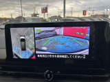 車を真上から見ているように、周囲の状況を把握しながら安心して駐車が行えるアラウンドビューモニター装備!