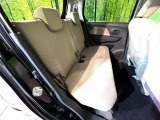 後部座席も気になるようなキズ・汚れやへたり等、大きなダメージはなく、良好な状態です。