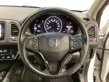 ハンドルにHondaセンシング系のクルーズコントロールやレーンキープアシストなどのスイッチと、オーディオの操作スイッチが装備されています。ハンドルから手を離さず安全に操作できます。