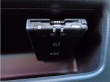 ETCとは、 Electronic Toll Collection System の略で、高速道路の利用時に料金所の通過をスムーズに行うために自動で料金を精算するシステムのことです。
