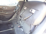 ◆チップアップ&ダイブダウン機構付【ULTR SEAT】は後席座面を左右分割で跳ね上げることができます。トランクで積載できない背の高い荷物をラクラク収納できます。ホンダ車ならではの人気装備です。