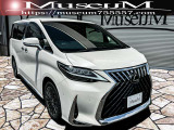 LM350仕様 エグゼクティブラウンジS ブラックレザー(黒革)の大変希少なお車となります。ステアリングからホイール、鍵や内装のステッププレート、サイドピラーまで全てLM仕様に変更されております。