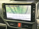 【バックカメラ】駐車時に後方がリアルタイム映像で確認できます。大型商業施設や立体駐車場での駐車時や、夜間のバック時に大活躍!運転スキルに関わらず、今や必須となった装備のひとつです!