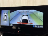 パノラミックビューモニターシステムが付いているので車の上から見た映像が確認できますよ。