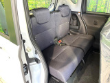 後部座席も気になるようなキズ・汚れやへたり等、大きなダメージはなく、良好な状態です。