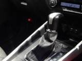 インパネシフトなので、操作がしやすく足元もすっきり!