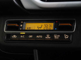 車内を快適に、オートエアコンを装備しています。